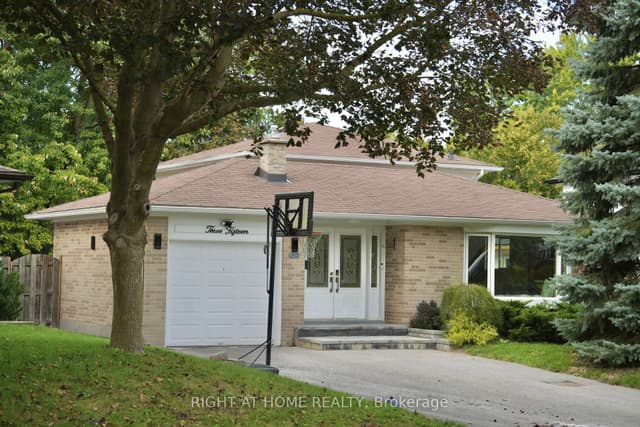 Detached at 315 Roywood Crescent, Newmarket, ON L3Y 1A6