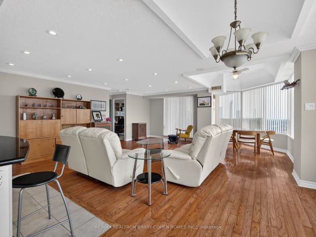Condo Apartment at 700 Constellation Drive 2009, Mississauga, ON L5R 3G8