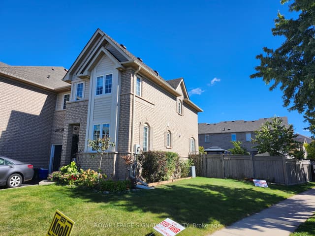 Att/Row/Townhouse at 2112 Glenhampton Road, Oakville, ON L6M 3X1