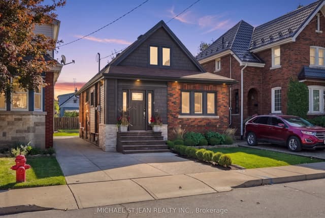 Detached at 77 Houghton Avenue S, Hamilton, ON L8K 2M9
