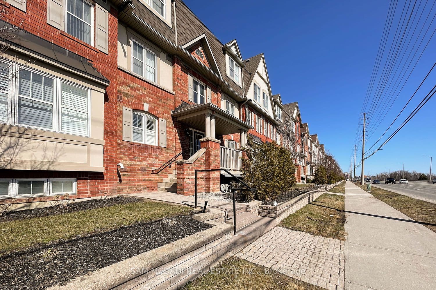 Suite 2, Unit 2 · 639 Dundas St W