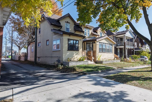 Multiplex at 332 Elm Avenue, Windsor, ON N9A 5H1