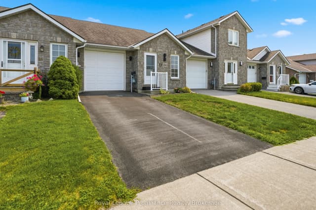 Att/Row/Townhouse at 17 Alder Court, Belleville, ON K8P 5L5