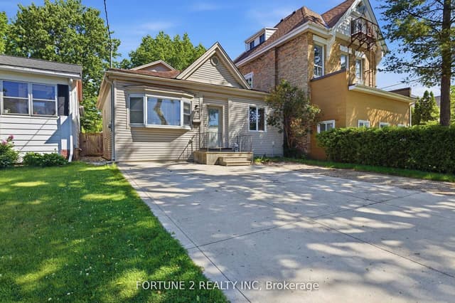 Detached at 570 Pall Mall Street, London East, ON N5Y 2Z7