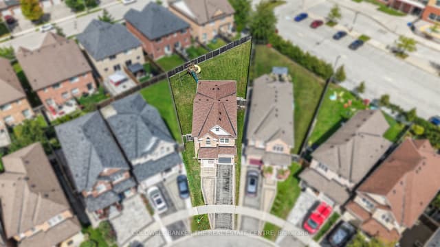 Detached at 18 Herefordshire Crescent, Newmarket, ON L9N 0B7