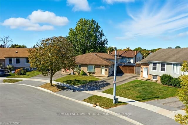 Semi-Detached at 30 Rainbow Court, Welland, ON L3C 6R4