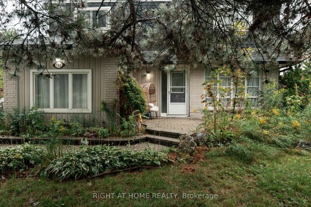 Detached at 701 Central Park Boulevard N, Oshawa, ON L1G 6A8