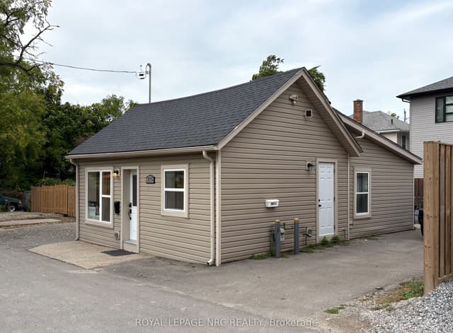 Detached at 375 Almond Lane, St. Catharines, ON L2T 1B9