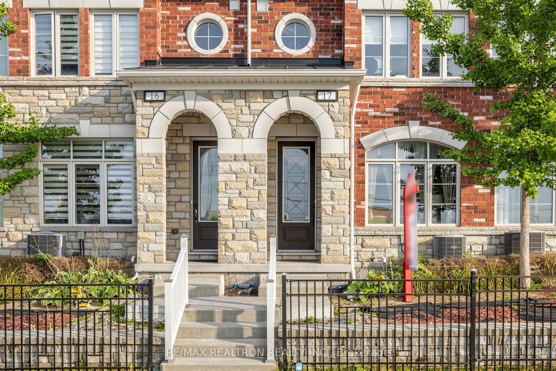 Suite 17, Unit 17 · 1331 Major Mackenzie Dr W