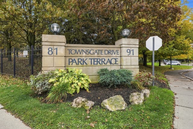 Condo Apartment at 81 Townsgate Drive 211, Vaughan, ON L4J 8E6