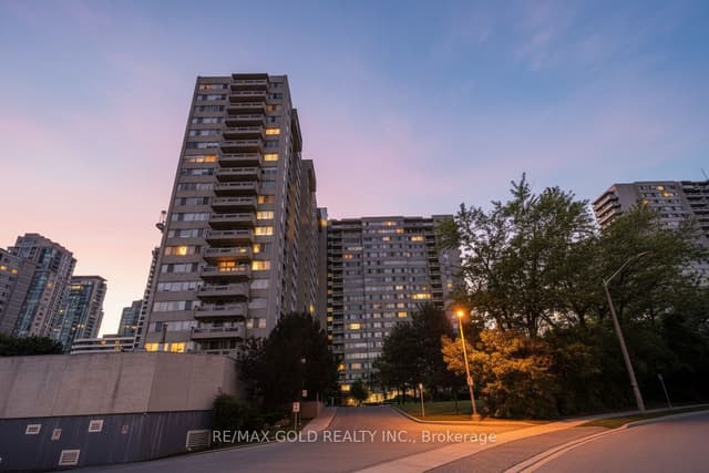 Condo Apartment at 3590 Kaneff Crescent 1913, Mississauga, ON L5A 3X3