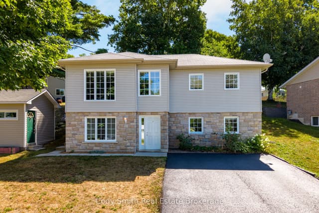 Detached at 21 CHURCH Street, Penetanguishene, ON L9M 1A9