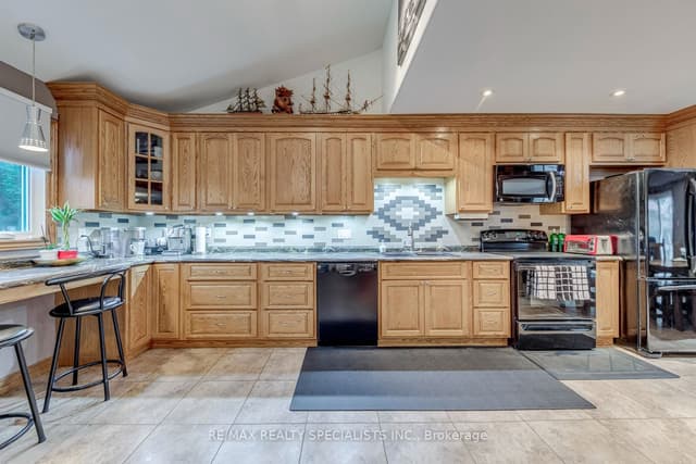 Semi-Detached at 4089 BARBICAN Drive, Mississauga, ON L5L 2C4