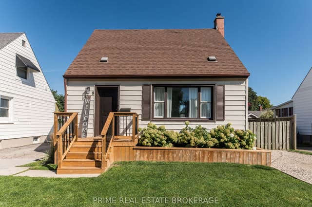 Detached at 8 Pine Street, St. Thomas, ON N5R 1L9