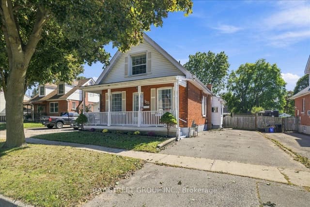 Detached at 325 Chatham Street, Brantford, ON N3S 4H7