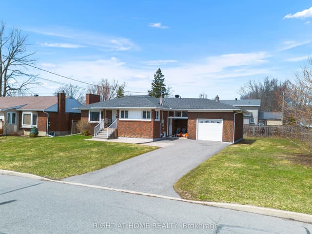 Detached at 1307 PRINCESS Street, Cornwall, ON K6J 1S4