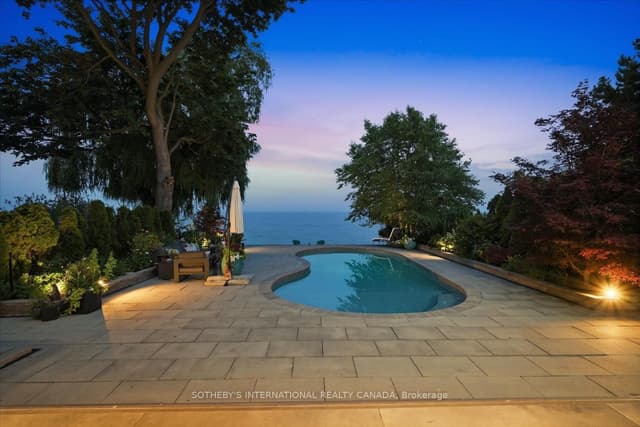Detached at 102 Cumberland Drive, Mississauga, ON L5G 3M8