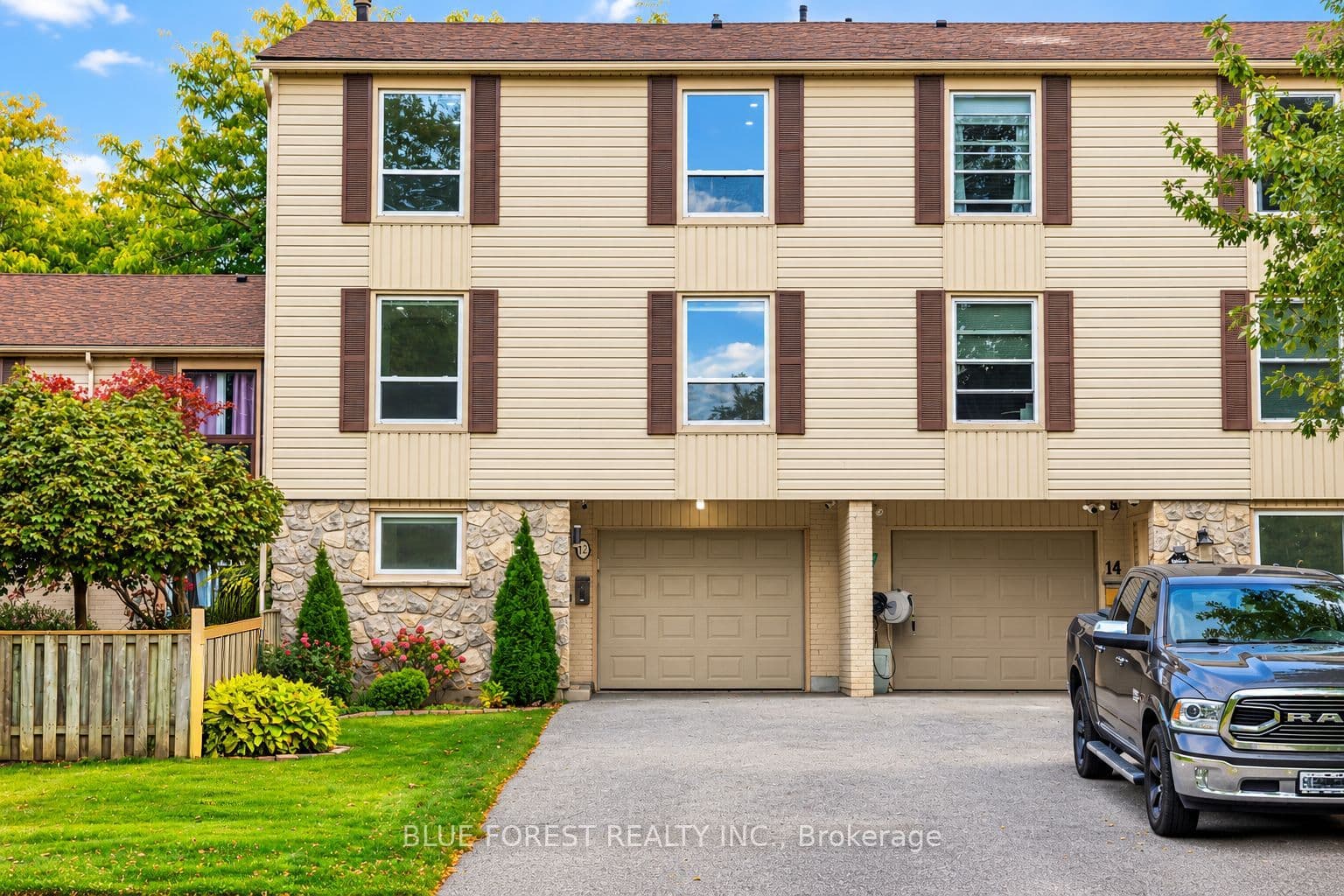 Suite 8, Unit 8 · 12 Mcmaster Cres