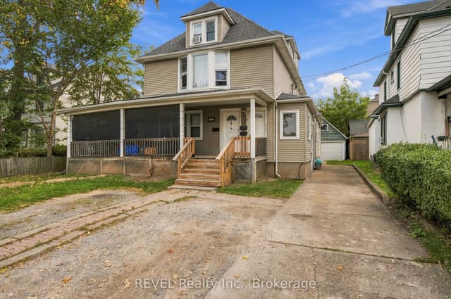 Fourplex at 132 Hellems Avenue, Welland, ON L3B 3B3