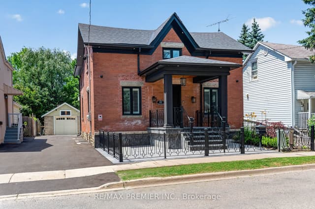 Detached at 21 Elizabeth Street N, Brampton, ON L6X 1S1