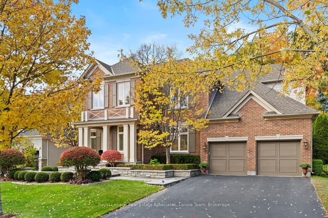 Detached at 562 Gladwyne Court, Mississauga, ON L5H 4L4