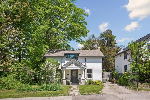 Detached at 37 Arnold Crescent, Richmond Hill, ON L4C 3R6