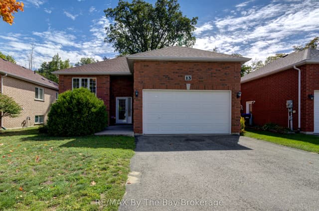 Detached at 13 Tona Trail, Wasaga Beach, ON L9Z 0A5