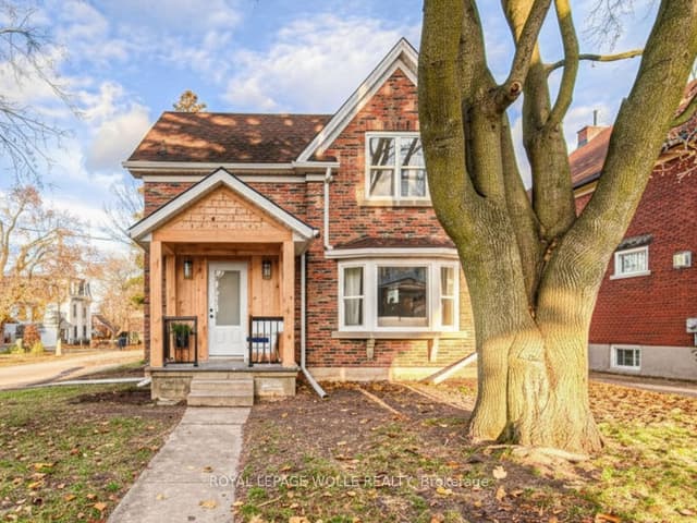 Detached at 30 Dunbar Road S, Waterloo, ON N2L 2E3
