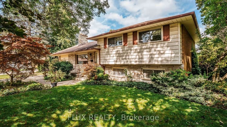 457 Three Valleys Crescent