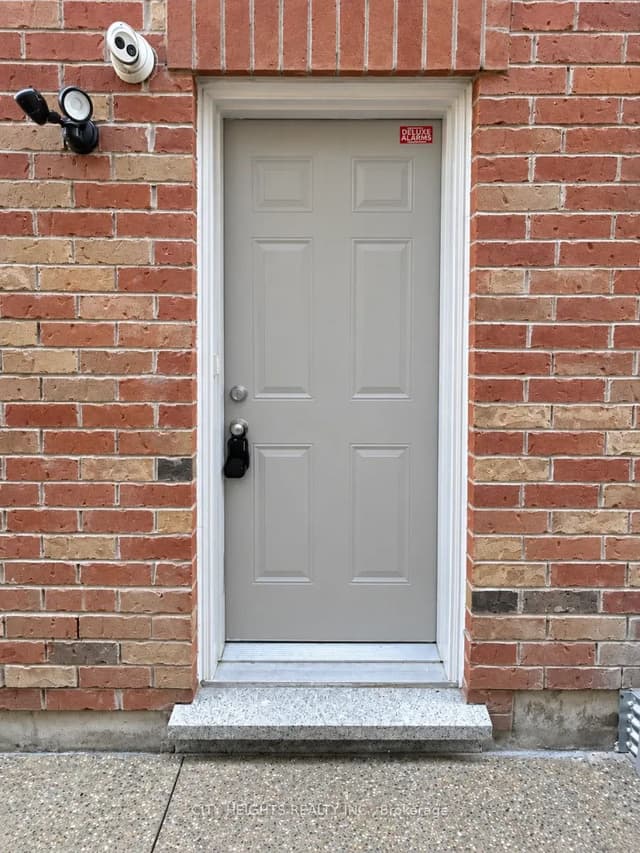 Detached at 44 Victoriaville Road LOWER, Brampton, ON L6X 0Y9