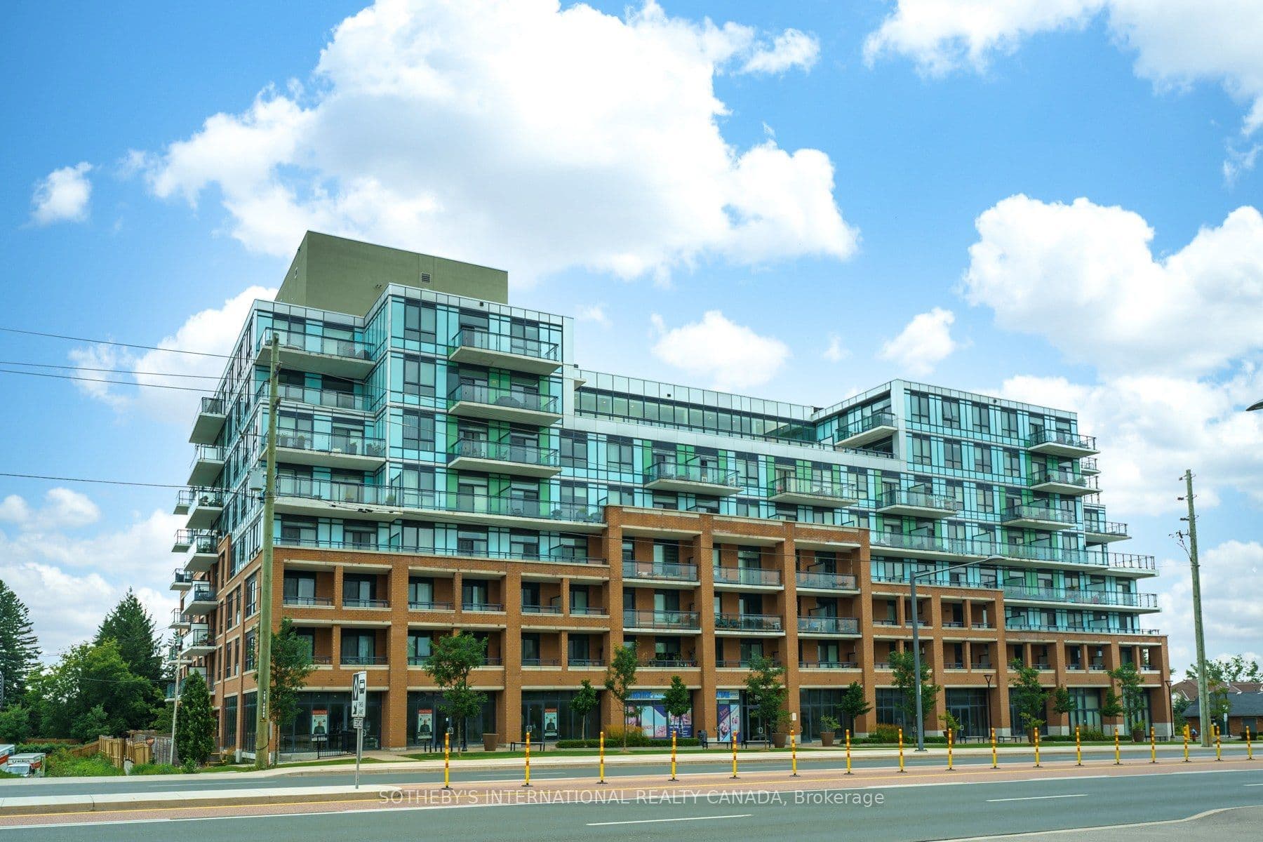 11611 Yonge Street in L4E
