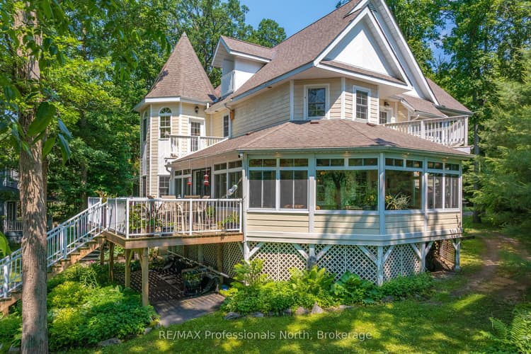 22 Knowles Crescent