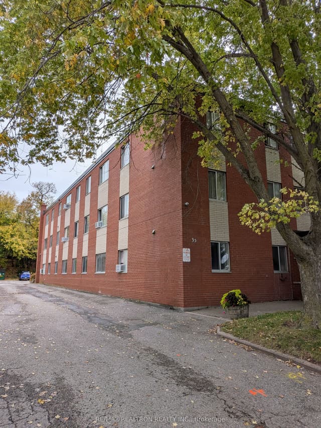 Multiplex at 35 Huron Heights Drive 15, Newmarket, ON L3Y 3J8