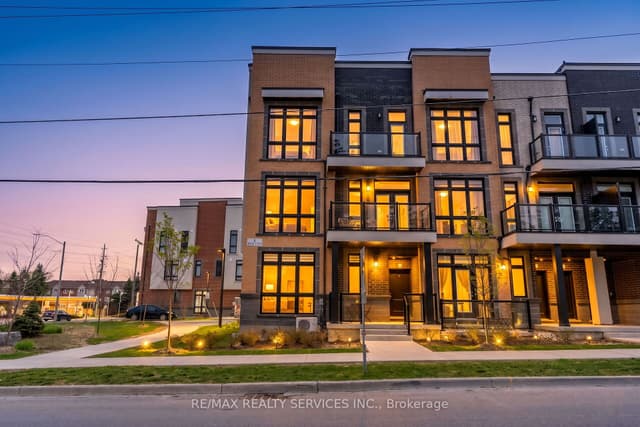 Condo Townhouse at 1 Bond Crescent 5, Richmond Hill, ON L4E 1J4