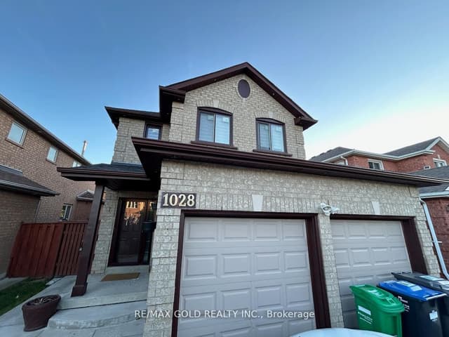 Detached at 1028 Fernandez Drive Bsmt, Mississauga, ON L5V 1W9