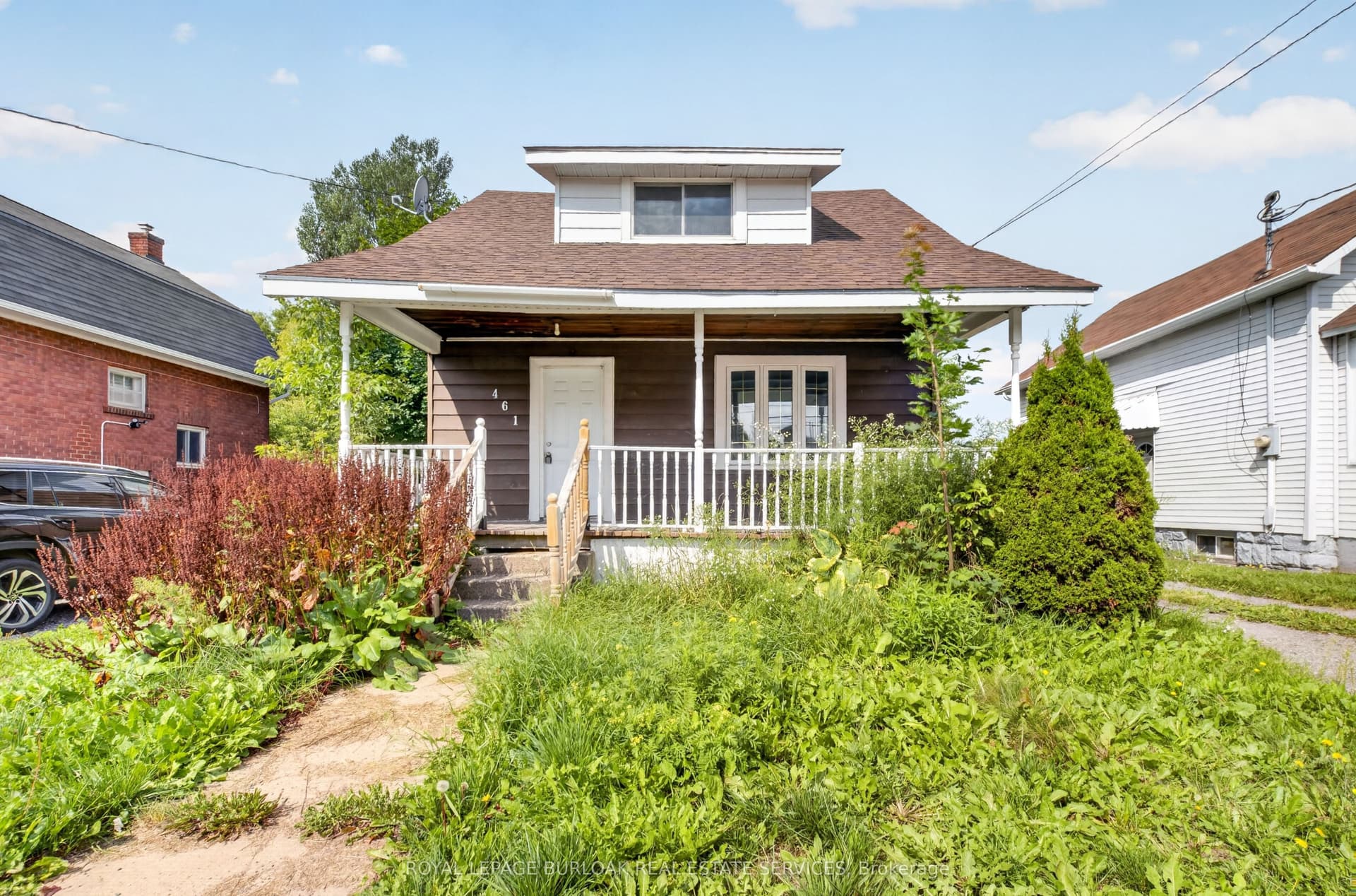 461 John St
