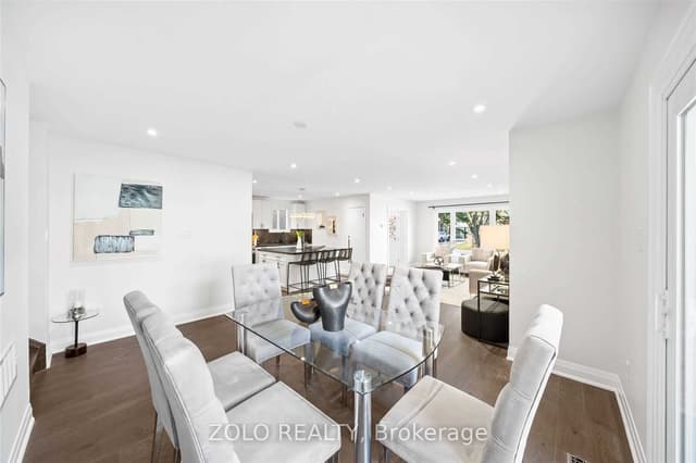 Detached at 20 Eastman Crescent, Newmarket, ON L3Y 5R9