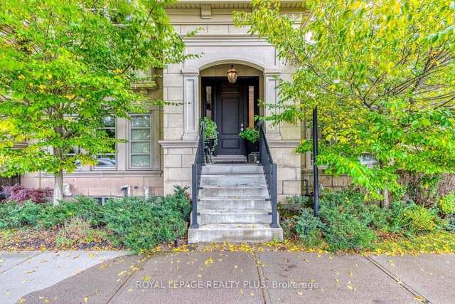 Att/Row/Townhouse at 221 Hanover Street, Oakville, ON L6K 0G9