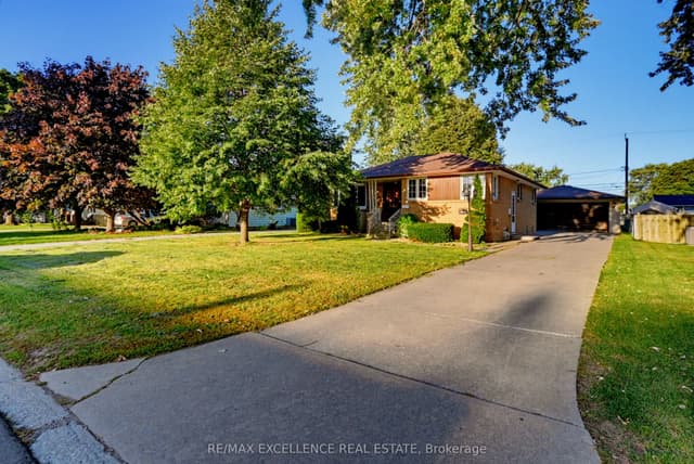 Detached at 3040 Woodlawn Avenue, Windsor, ON N8W 2H7