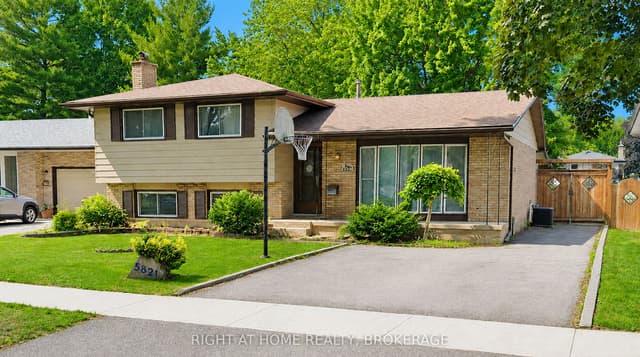 Detached at 5821 Theresa Street, Niagara Falls, ON L2J 2A2