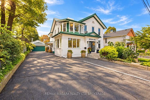 Detached at 4291 Simcoe Street, Niagara Falls, ON L2E 1T5