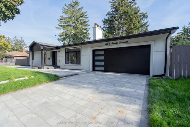 Detached at 646 Sequin Crescent, Mississauga, ON L5H 1W5
