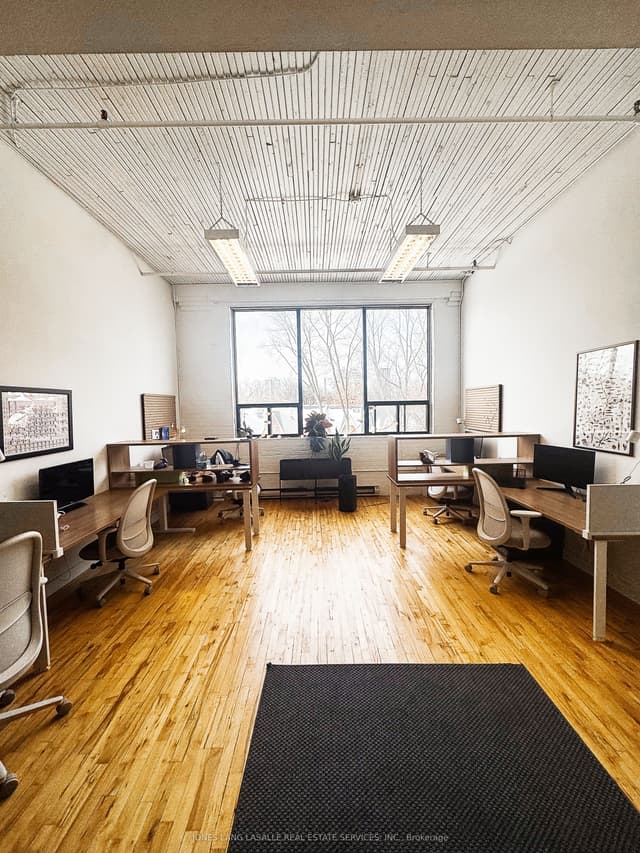 Office at 26 Soho Street 335-345, Toronto, ON M5T 1A8, Toronto C01