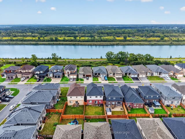 Detached at 205 Shoreview Drive, Welland, ON L3B 0H3