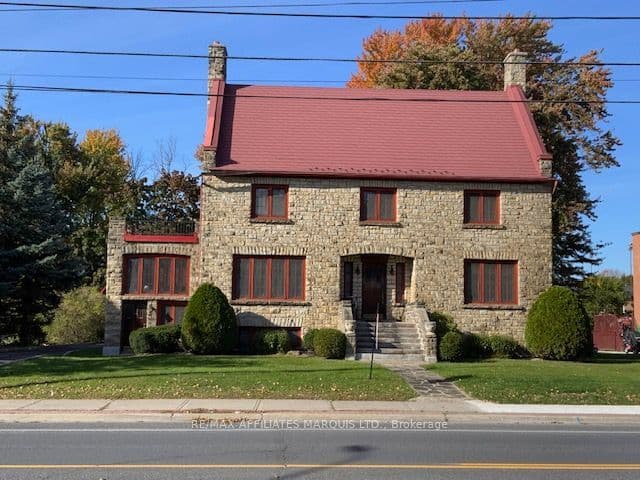 Detached at 425 SECOND ST. E Street E, Cornwall, ON K6H 1Z2
