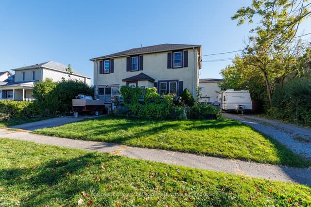 Duplex at 428 Wallace Avenue N, Welland, ON L3B 1R2