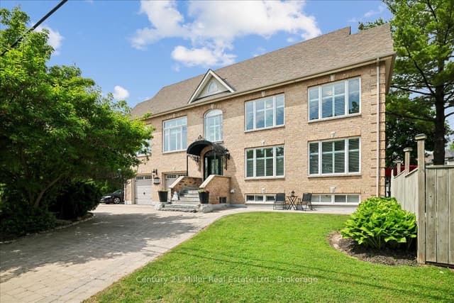 Detached at 2355 Old Carriage Road, Mississauga, ON L5C 1Y6