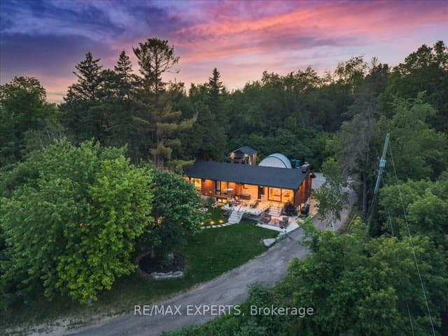 Detached at 525 King Street E, Caledon, ON L7E 0V2
