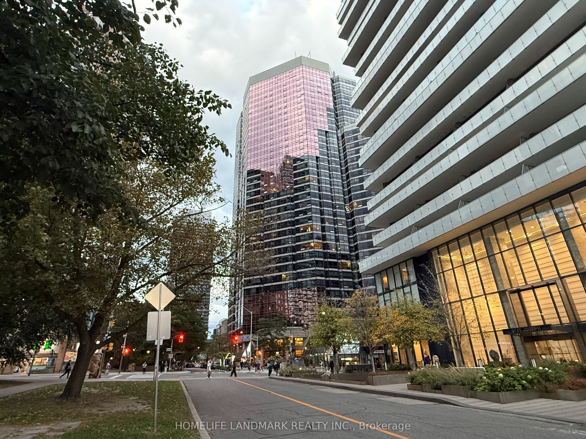 Suite 3408 · Floor 34, Unit 3408 · 1001 Bay St
