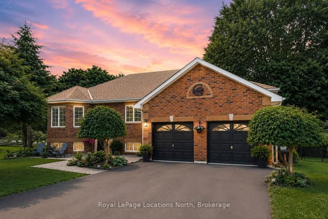 Detached at 7 Coles Court, Wasaga Beach, ON L9Z 1H5